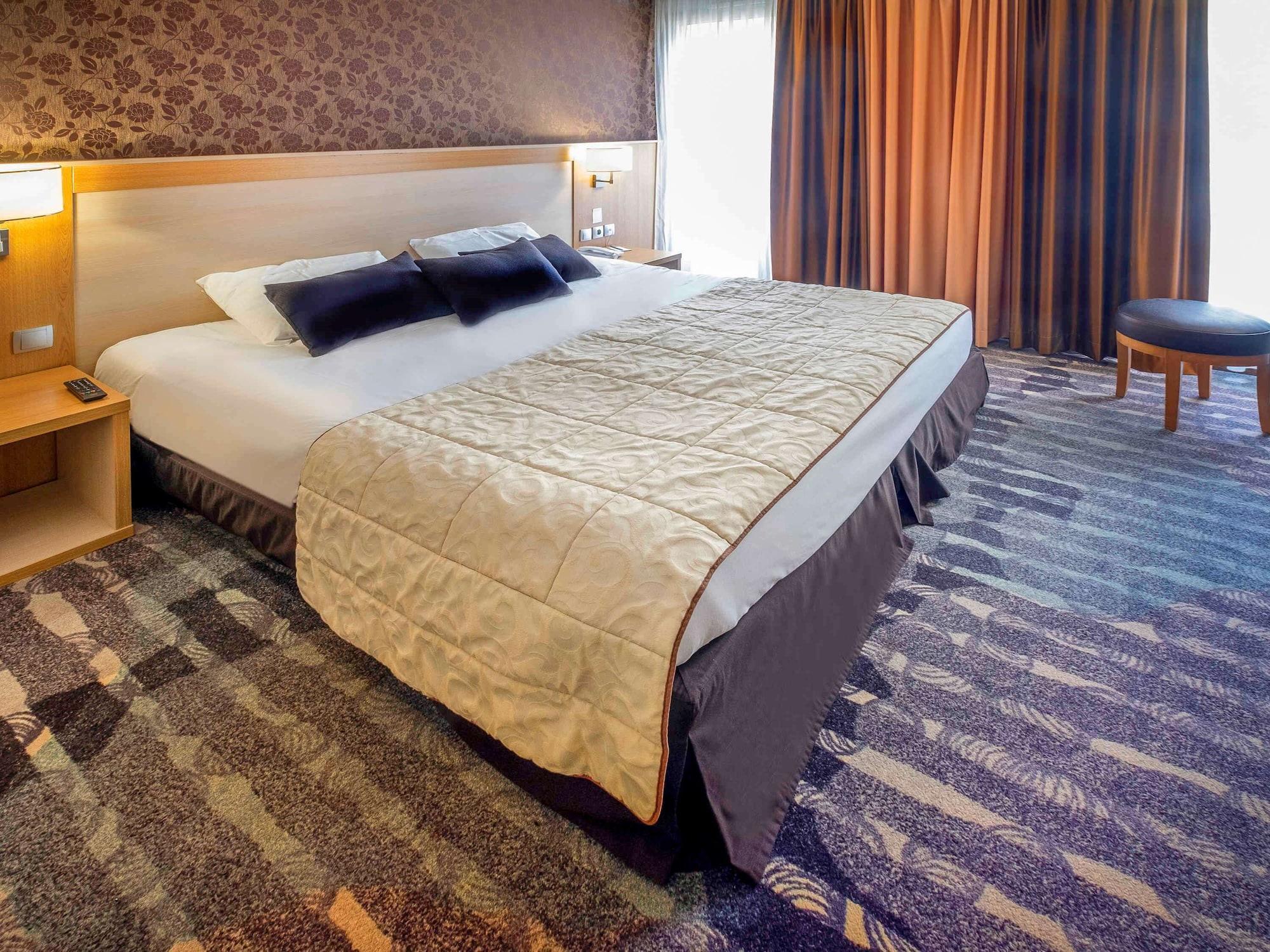 Mercure Rouen Centre Champ De Mars Екстер'єр фото